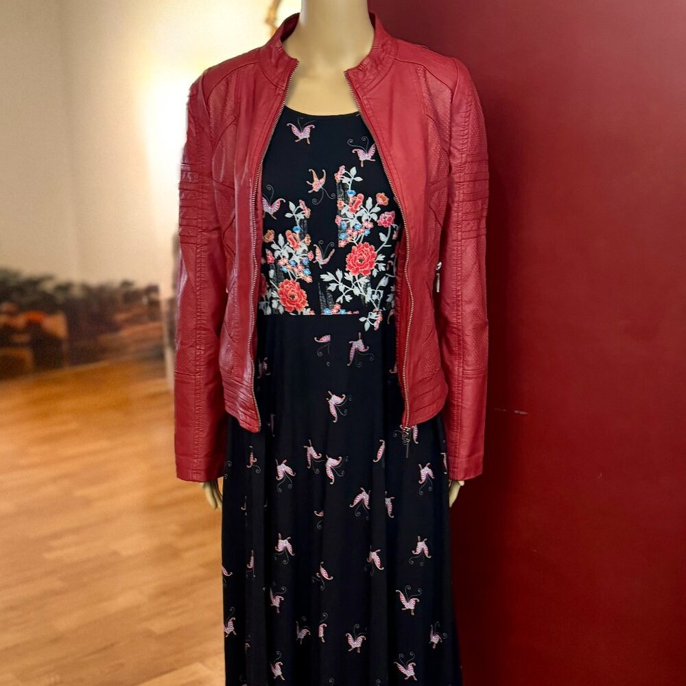 Gorgeous black floral pattern dress, by Sundance size 2